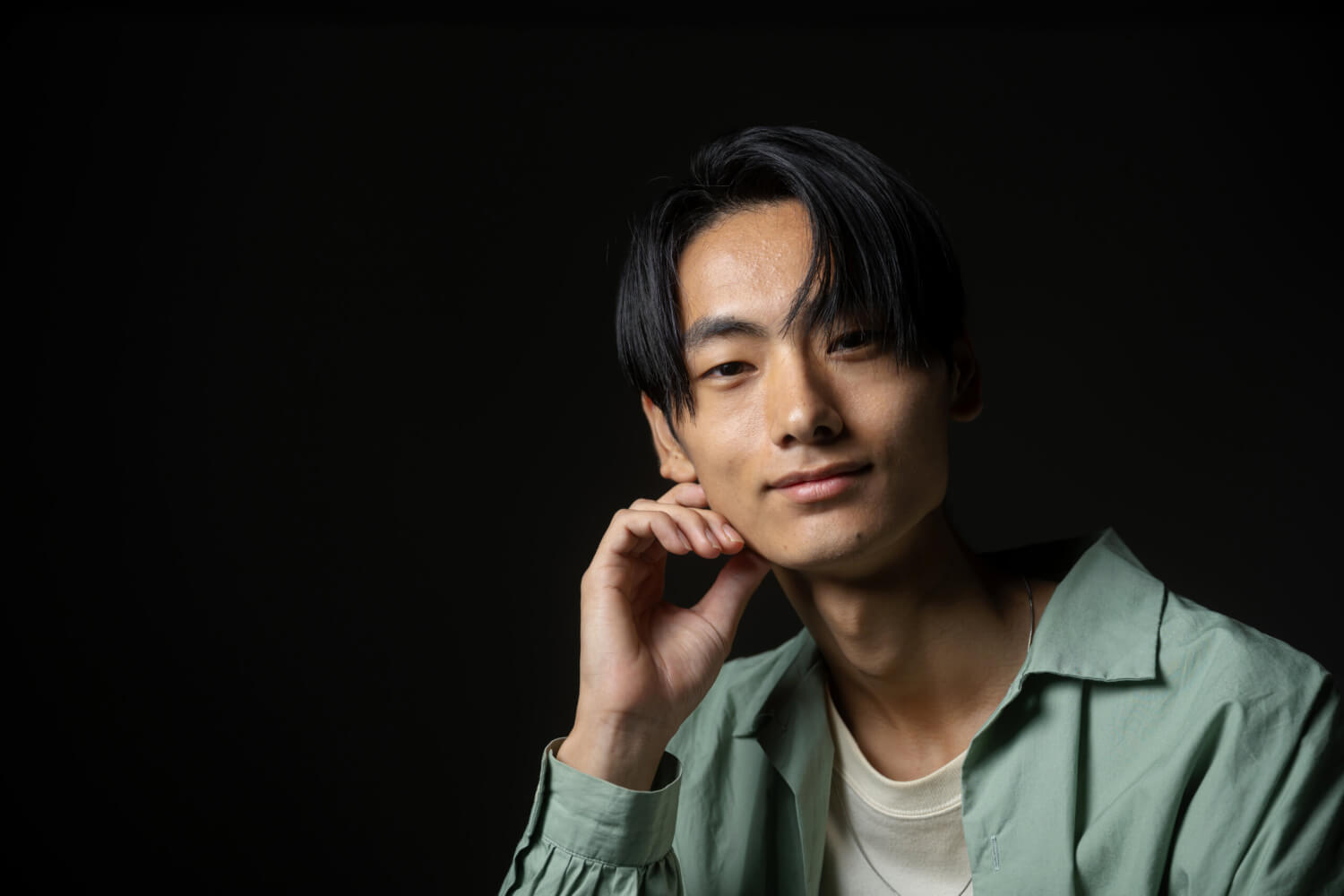 モデル 岡本　智慈